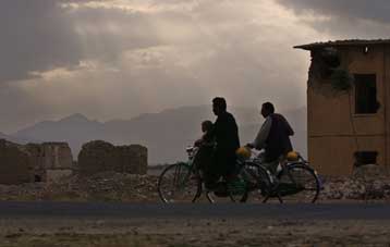 Σε ανασύνταξη δυνάμεων προχωρούν οι Ταλιμπάν, σύμφωνα με πακιστανική εφημερίδα
