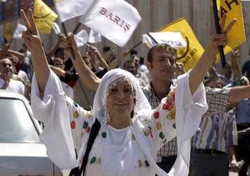 Συλλήψεις αρχηγών κομμάτων στην Τουρκία επειδή παρακολούθησαν κουρδική συναυλία