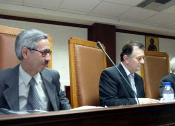 Δριμή κατηγορώ κατά των μελών της 17Ν από τους εισαγγελείς της έδρας