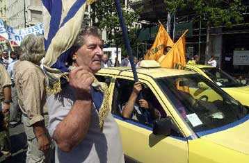 Επεκτείνεται σε όλη την Ελλάδα το απεργιακό κύμα στα ταξί