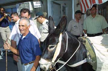 Τρεις Κύπριους και έναν …γάιδαρο συνέλαβε το κατοχικό καθεστώς του Ντενκτάς