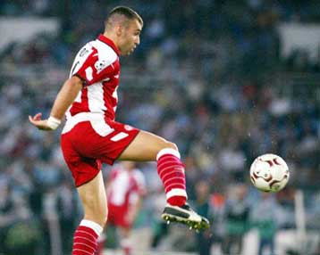 Σε έγγραφη απολογία κάλεσε τον Λάμπρο Χούτο η ΠΑΕ Ολυμπιακός