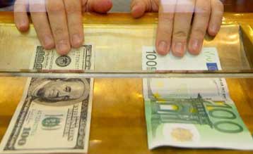 Πάνω από τα 1,15 δολάρια ανέρχεται το ευρώ