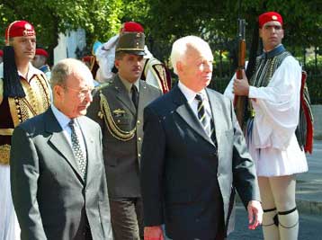 Οι σχέσεις της Ελλάδας με την Ουγγαρία επί τάπητος στη συνάντηση Στεφανόπουλου-Μαντλ