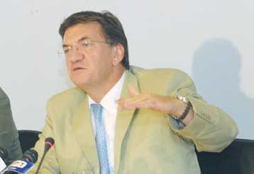 Περικοπή αποδοχών στους πανεπιστημιακούς κατά τις ημέρες της αποχής ζητά ο Ευθυμίου