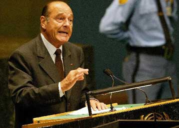 Το αμερικανικό δόγμα προληπτικής δράσης στο στόχαστρο των Κόφι Ανάν και Ζακ Σιράκ