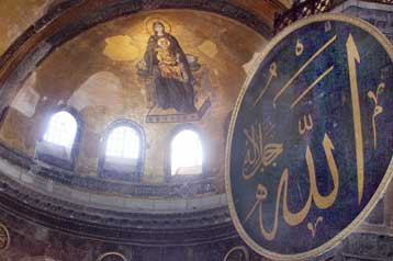 Η υγρασία κατέστρεψε εκατοντάδες κειμήλια σε αποθήκη της Αγίας Σοφίας