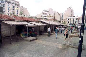 Σε εξέλιξη η αισθητική και λειτουργική αναμόρφωση της πλατείας στη Βαρβάκειο Αγορά