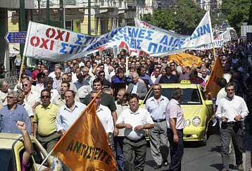 Συγκέντρωση και πορεία διαμαρτυρίας από τους ιδιοκτήτες ταξί στο κέντρο της Αθήνας