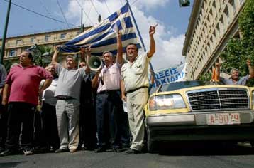 Ανοιχτό το ενδεχόμενο παρέμβασης εισαγγελέα για την πορεία των ιδιοκτητών ταξί