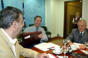 Με τη συμμετοχή μόνο ΠΑΣΟΚ και ΣΥΝ συνήλθε η διακομματική για τον εκλογικό νόμο