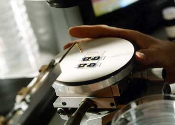 H Philips παρουσιάζει ηλεκτρονικό χαρτί που εμφανίζει έγχρωμες, κινούμενες εικόνες