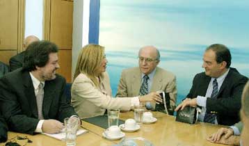 Τις θέσεις του για τη Νομαρχιακή Αυτοδιοίκηση ανέπτυξε στην ΕΝΑΕ ο Κ.Καραμανλής