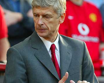 Κατηγόρησε τα ΜΜΕ για υπερβολική έκταση των επεισοδίων στο Old Trafford o Βενγκέρ