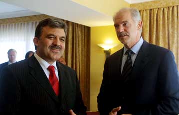 Το Κυπριακό πρέπει να λυθεί έως το Δεκέμβριο του 2004, συμφώνησαν Παπανδρέου – Γκιουλ