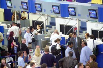 Σάρωση της κόρης του οφθαλμού στο «Ελ.Βενιζέλος» για όσους ταξιδεύουν στις ΗΠΑ