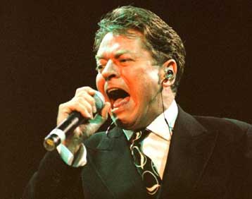 Απεβίωσε σε ηλικία 54 ετών ο διάσημος τραγουδιστής της ροκ Ρόμπερτ Πάλμερ