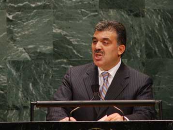 Ισότιμο καθεστώς στην Κύπρο ζήτησε από το βήμα των Ηνωμένων Εθνών ο Τούρκος ΥΠΕΞ