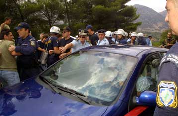 Επεισοδιακό το πέρασμα της υπουργού ΠΕΧΩΔΕ από τη σήραγγα του Βραχασίου στην Κρήτη