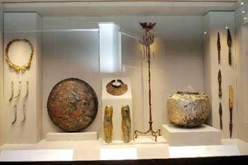 Ανοιξε τις πύλες της η έκθεση θησαυρών των Βασιλικών Τάφων των Αιγών