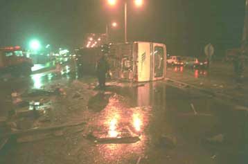 Οκτώ τραυματίες από ανατροπή τουριστικού λεωφορείου στον Πλαταμώνα