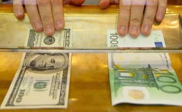 Κάτω από τα 1,14 δολάρια υποχωρεί το ευρώ – Ράλι για το γεν