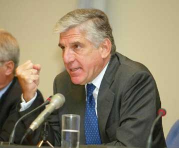 Τη συμπαράσταση και συμπαράταξη της Ελλάδας προς την Κύπρο επαναβεβαίωσε ο ΥΠΕΘΑ