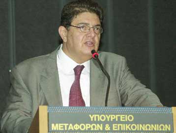«Παράνομα λεωφορεία» χαρακτηρίζει τα ταξί ο υπουργός Μεταφορών
