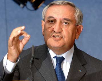 Στα τέλη του 2004 θα εκπέμψει το γαλλόφωνο διεθνές ειδησεογραφικό δίκτυο