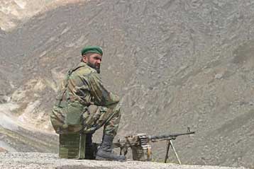 Με πόλεμο κατά της κυβέρνησης Καρζάι απειλούν μέσω βίντεο οι Ταλιμπάν