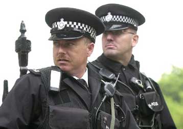 Στα χέρια της βρετανικής αστυνομίας δέκα ύποπτοι για τρομοκρατικές ενέργειες