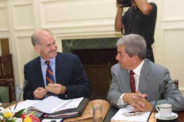 Υπό τον Γ.Παπανδρέου συνεδρίασε για πρώτη φορά το Συμβούλιο Εξωτερικής Πολιτικής