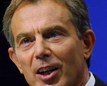 Ο Τόνι Μπλερ υπεραμύνεται του πολέμου στο Ιράκ με το «βλέμμα» σε τρίτη θητεία