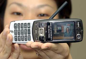 Οι κεραίες της κινητής τηλεφωνίας 3G «προκαλούν πονοκέφαλο και ναυτία»