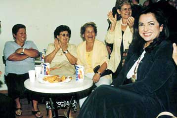 Ενίσχυση των προγραμμάτων για την τρίτη ηλικία υποσχέθηκε η δήμαρχος Αθηναίων