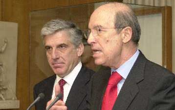 Μείωση των αμυντικών δαπανών κατά 2,7 δισ. ευρώ το 2004