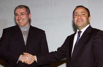 Υπεγράφη η συμφωνία συγχώνευσης της Yukos με την Sibneft – Ενδιαφέρον της Exxon Mobil