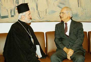 Στο θέμα της κρίσης επανέρχεται το Φανάρι με επιστολή προς Κακλαμάνη