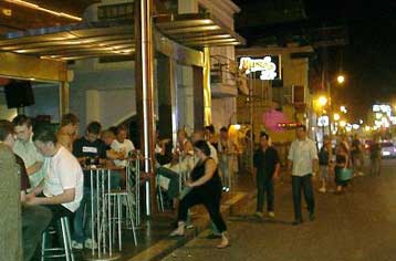 Μικρή αύξηση 1,6% στην τουριστική κίνηση το 2002