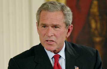 Ο Μπους υπεραμύνεται της επέμβασης στο Ιράκ απτόητος από την έκθεση για τα όπλα