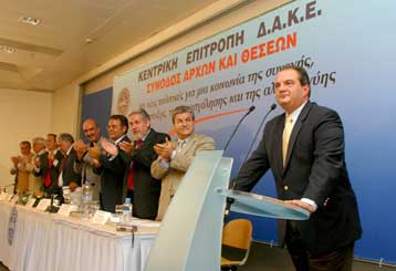 Επανέλαβε το αίτημα για εκλογές ο Κώστας Καραμανλής