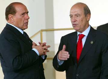 Να μην αλλοιωθεί η αρχιτεκτονική του σχεδίου Συντάγματος της ΕΕ, δηλώνει ο Κ.Σημίτης