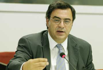 Αμοιβές στο Δημόσιο ανάλογα με την εργασία προαναγγέλλει ο Νίκος Χριστοδουλάκης