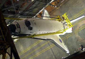 Για το φθινόπωρο του 2004 αναβάλλεται η επόμενη αποστολή διαστημικού λεωφορείου