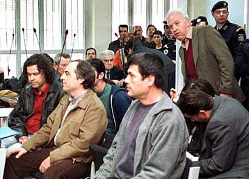 Ένοχοι οι κατηγορούμενοι της 17Ν, πιστεύει το 78% – Επιφυλάξεις για Γιωτόπουλο