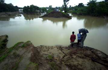 Δύο νεκροί και χιλιάδες άστεγοι από τις πλημμύρες που πλήττουν την Μαλαισία