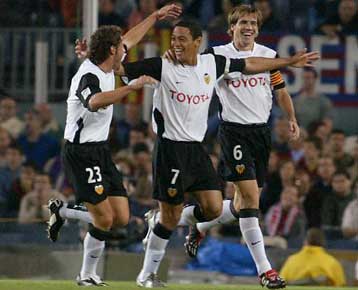 Πέρασε και από το Καμπ Νου η Βαλένθια, 1-0 τη Μπαρτσελόνα