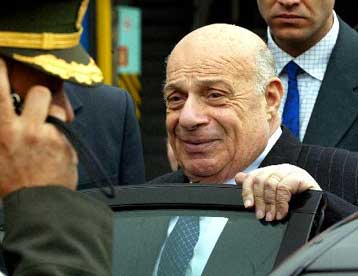 Το «προεδρικό» βέτο επισείει ο Ντενκτάς στην αντιπολίτευση εάν δεχτεί το σχέδιο Ανάν