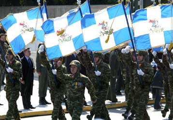 Σημαντικές περικοπές στις Ένοπλες Δυνάμεις αποφάσισε το Συμβούλιο Αμυνας