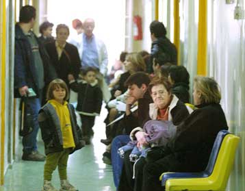 Δεν ανησυχεί τους γιατρούς η μικροεπιδημία ιώσεων που ταλαιπωρεί μικρούς και μεγάλους